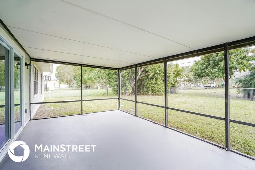 Building Photo - 456 SW Molloy St