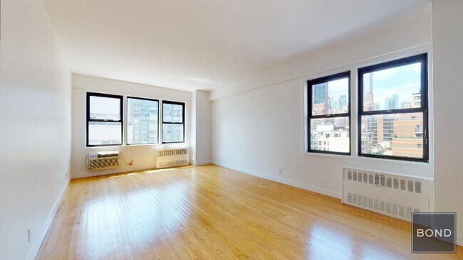 Primary Photo - 236 E 36th St