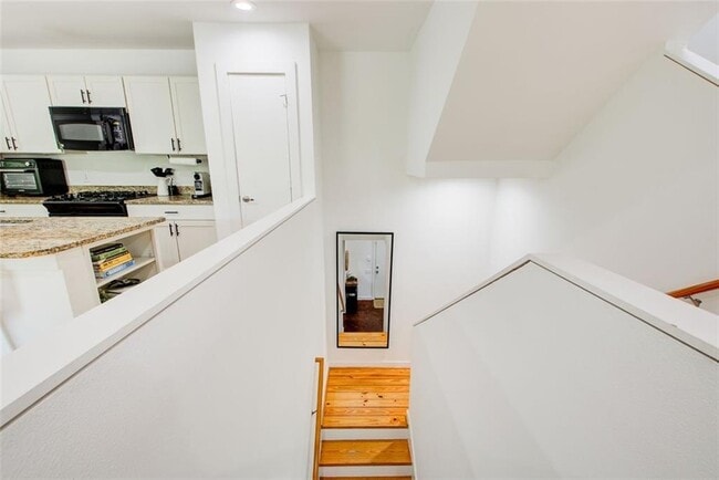 Building Photo - 241 Maynard Terrace SE