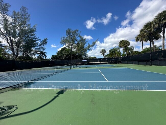 Building Photo - 3730 Alcantara Ave