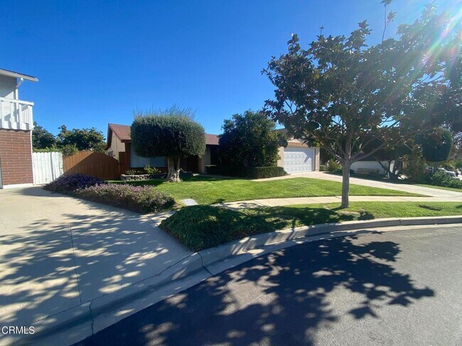 Building Photo - Camarillo Heights