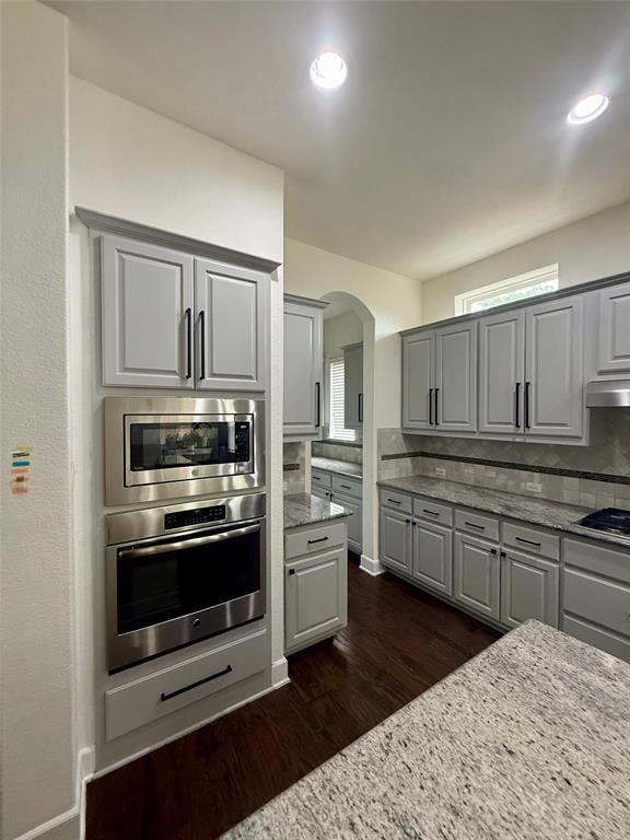 Building Photo - 404 Highland Horizon