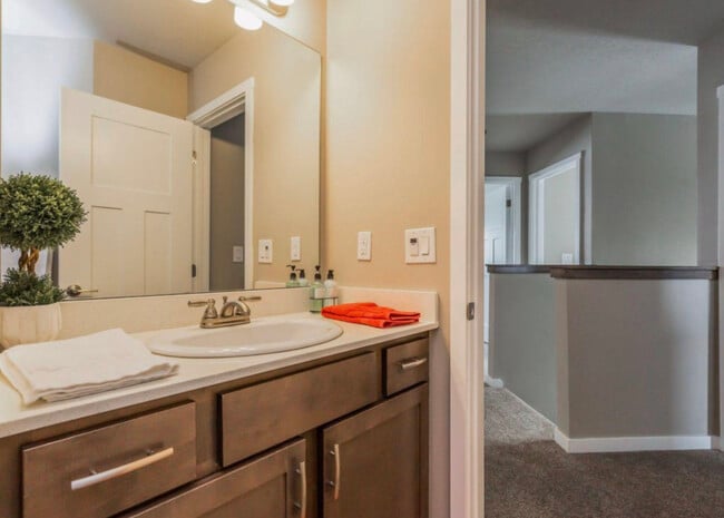 Building Photo - 763 NE Macey Way