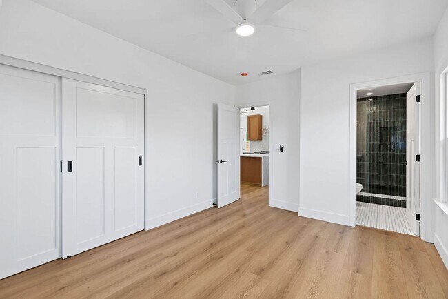 Building Photo - incredible home 3 bedroom, loft
