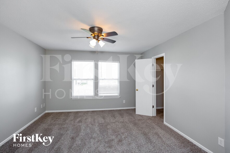 Building Photo - 2235 Collins Way