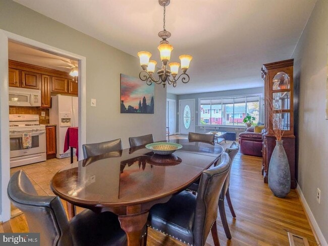 Building Photo - 217 Bramber Dr