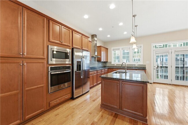 Building Photo - 335 Osona Ln