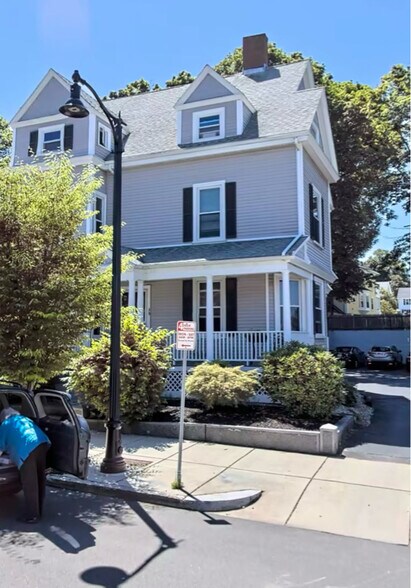 Building Photo - 38 Cabot St