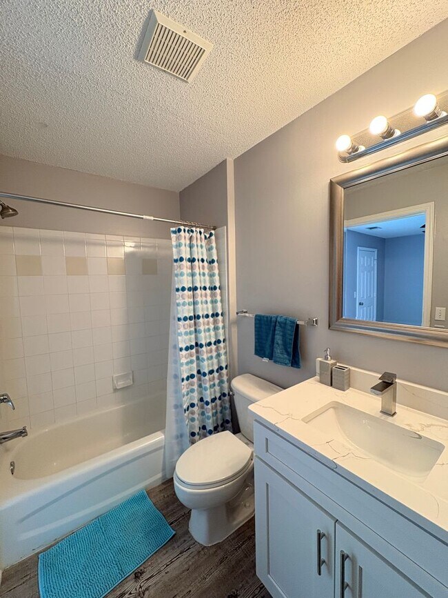 Building Photo - Welcome To The Estates At Westbury