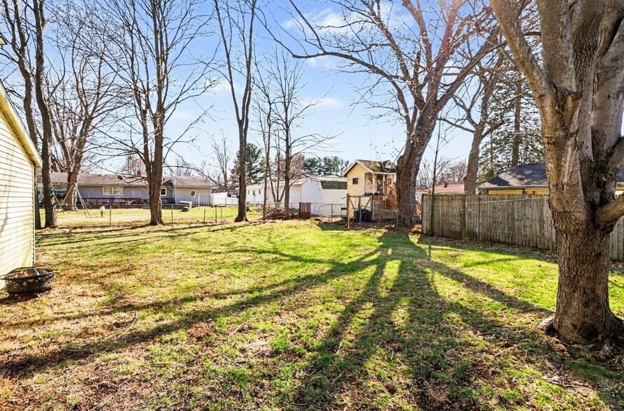 Building Photo - 133 W Hughes St