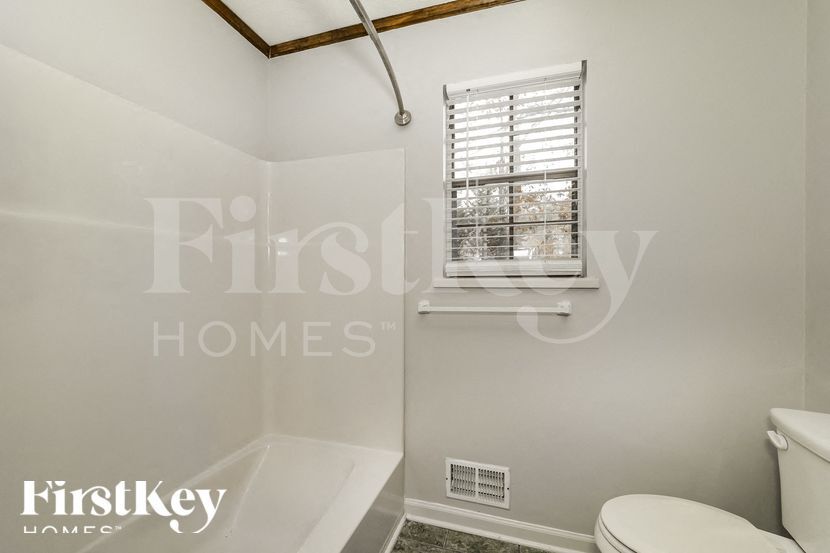 Building Photo - 367 Bedford St