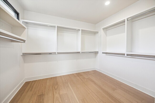 Building Photo - 10159 Brinwood Dr