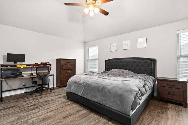 Building Photo - 907 Mclaury Cove