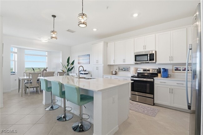 Building Photo - 14161 Heritage Landing Blvd