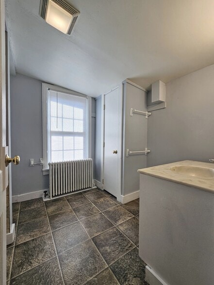 Building Photo - 1358 W Main St