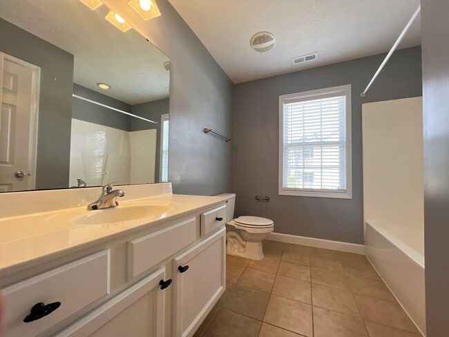 Building Photo - Overhills Creek Charmer