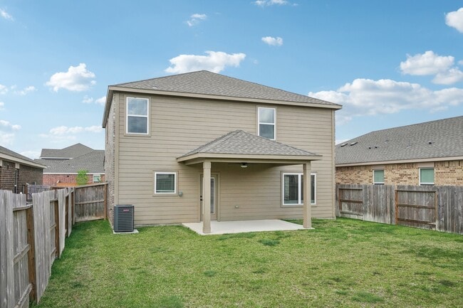 Building Photo - 1006 Whispering Winds Dr