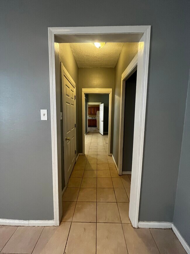 Building Photo - 2331 Saint Anthony St