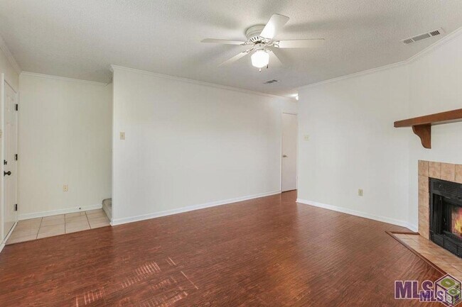 Building Photo - 4625 Parkoaks Dr