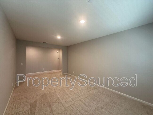 Building Photo - 437 Pendragon St