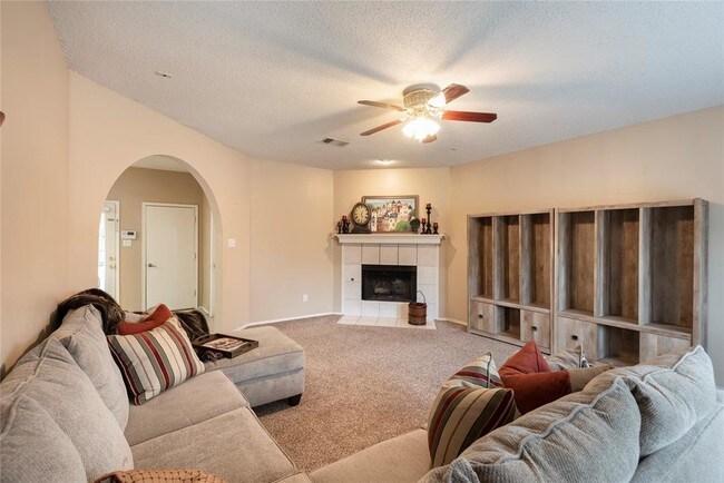 Building Photo - 5517 Vineyard Ln