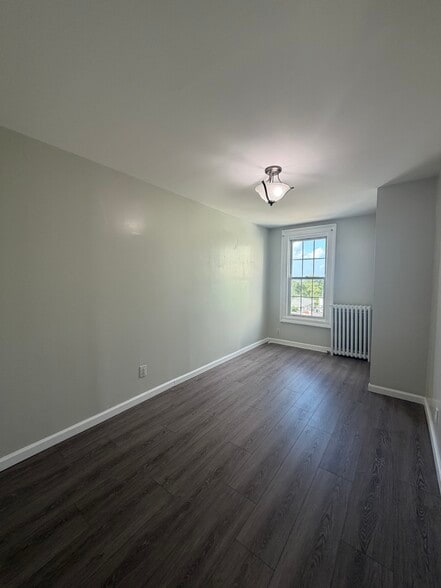 Building Photo - 1410 37th St