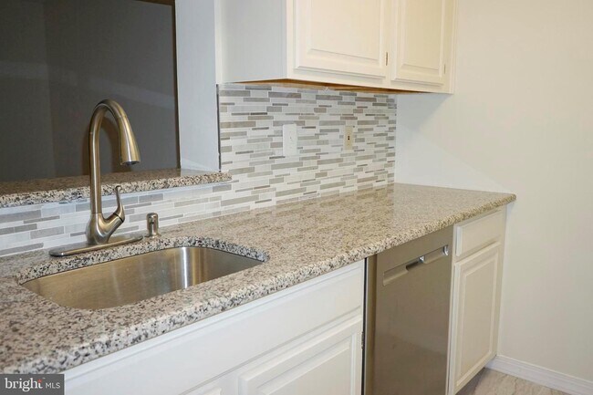 Building Photo - 408 Ravens Crest Dr