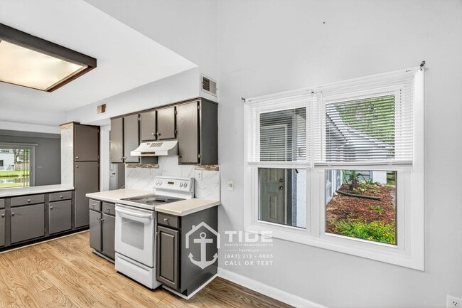 Building Photo - Spacious Home in the Heart of Summerville