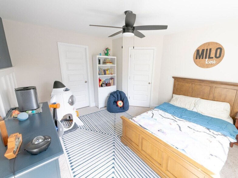 Building Photo - 711 Elderberry Dr