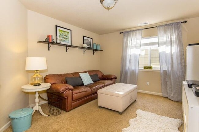 Building Photo - Great four bedroom home in Beaverton!