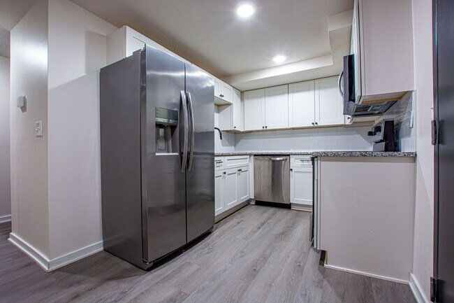 Building Photo - 116-118 N 32nd Avenue