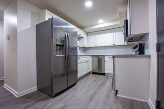 Building Photo - 116-118 N 32nd Avenue