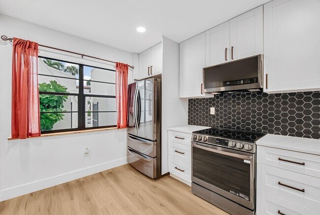 Building Photo - 6670 Villa Sonrisa Dr