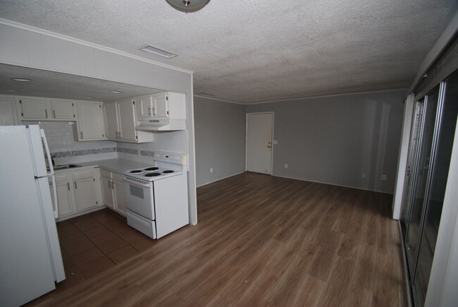 Building Photo - Charming 2 Bedroom close to the beach avai...