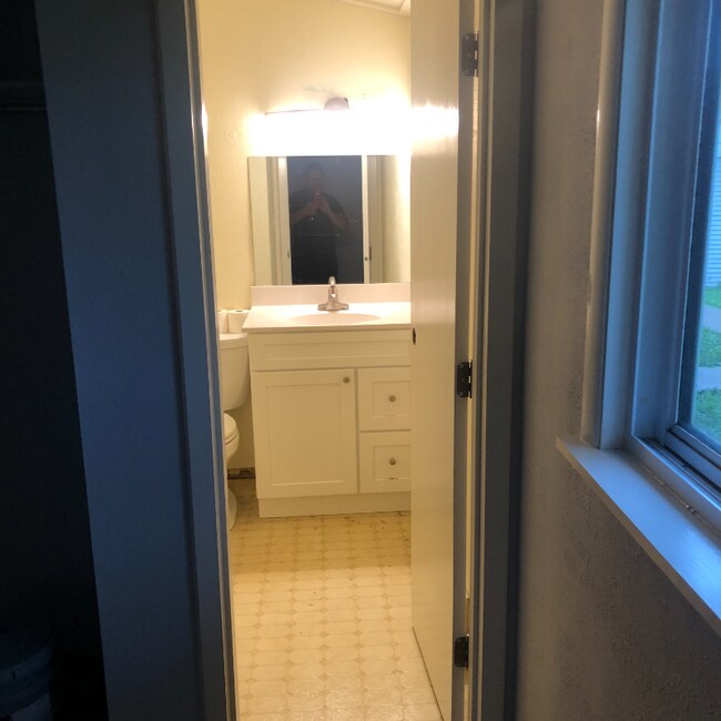 Building Photo - 364 Elm Dr