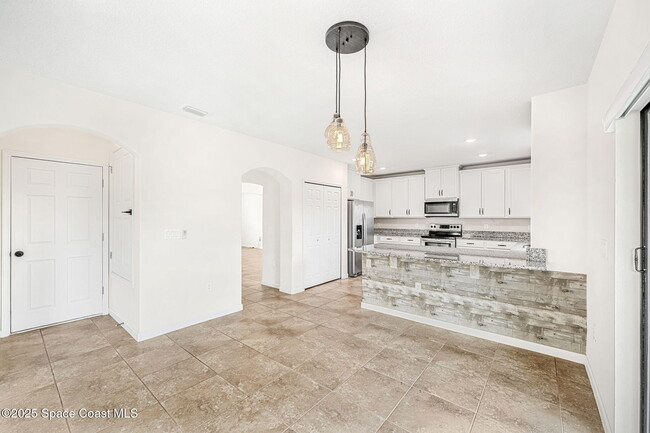Building Photo - 4122 Moccasin Dr