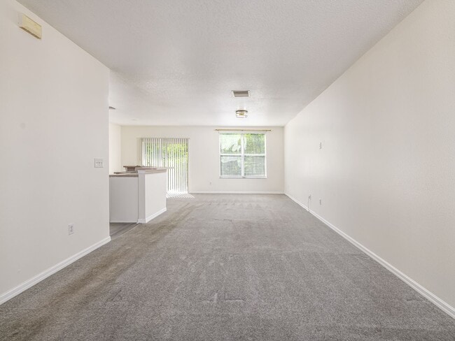 Building Photo - Riverview Townhome