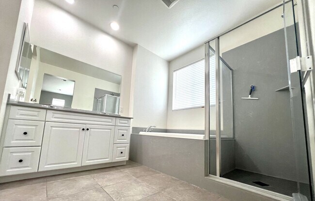 Building Photo - Modern Eastvale Home | 3 Bed | 2.5 Bath | 2-Car Garage | Pool & Gym | Solar Panels
