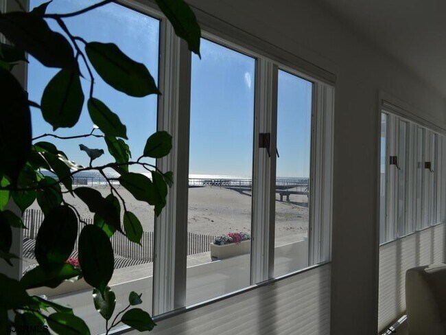 Building Photo - 110 S Richards Ave