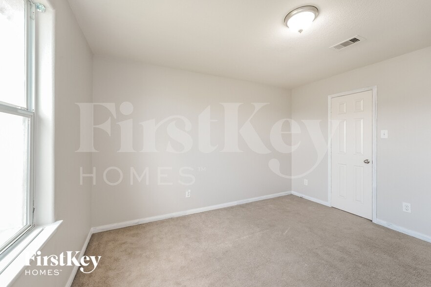 Building Photo - 2027 Golden Topaz Dr