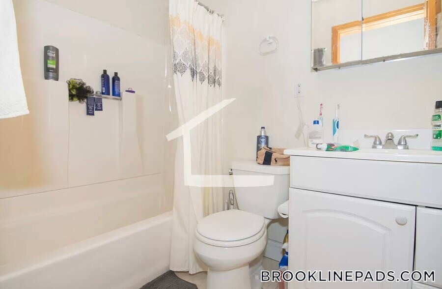 Building Photo - 1801 Beacon St