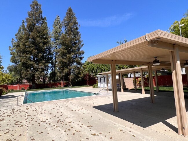 Building Photo - 479 E Alluvial Ave