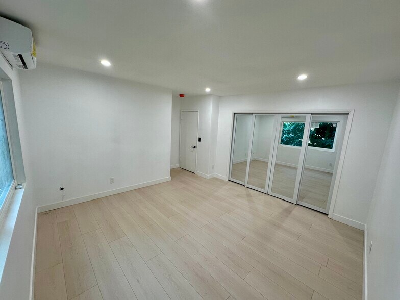 Building Photo - 4123 Edenhurst Ave