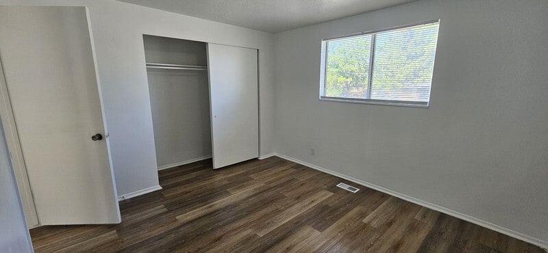 Building Photo - 9831 S Darin Dr