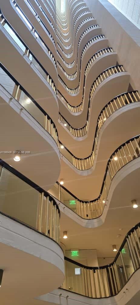 Building Photo - 2843 S Bayshore Dr