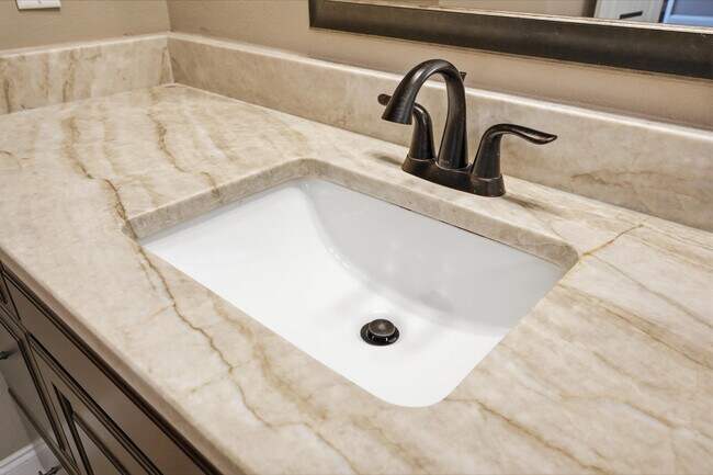 Building Photo - 2348 Cummings Dr