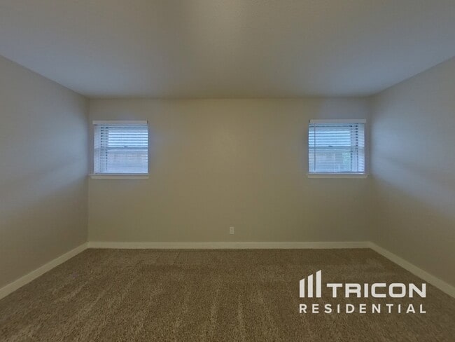 Building Photo - 506 Canyon Ridge Dr