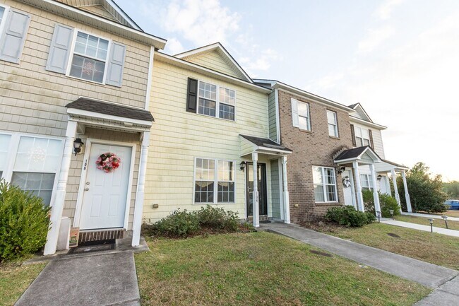 Building Photo - 104 Streamwood Dr