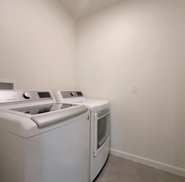 Building Photo - 498 Periwinkle Dr