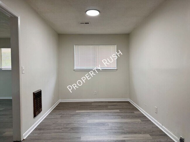 Building Photo - 1012 N Hickory St